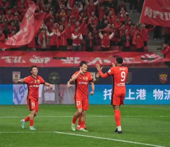 关于上港队备战足协杯，球员展现出色表现的信息
